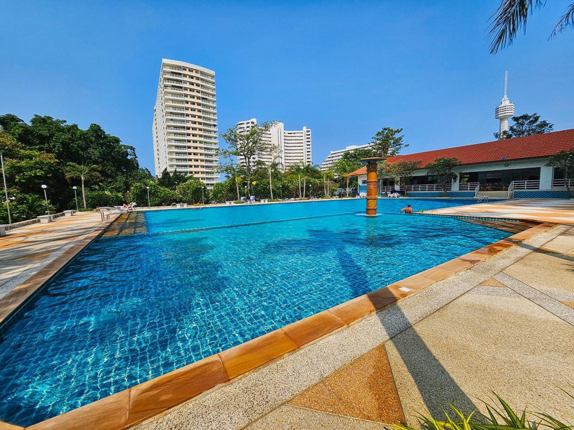 View Talay 5 Jomtien Beachfront Pattaya Exterior photo