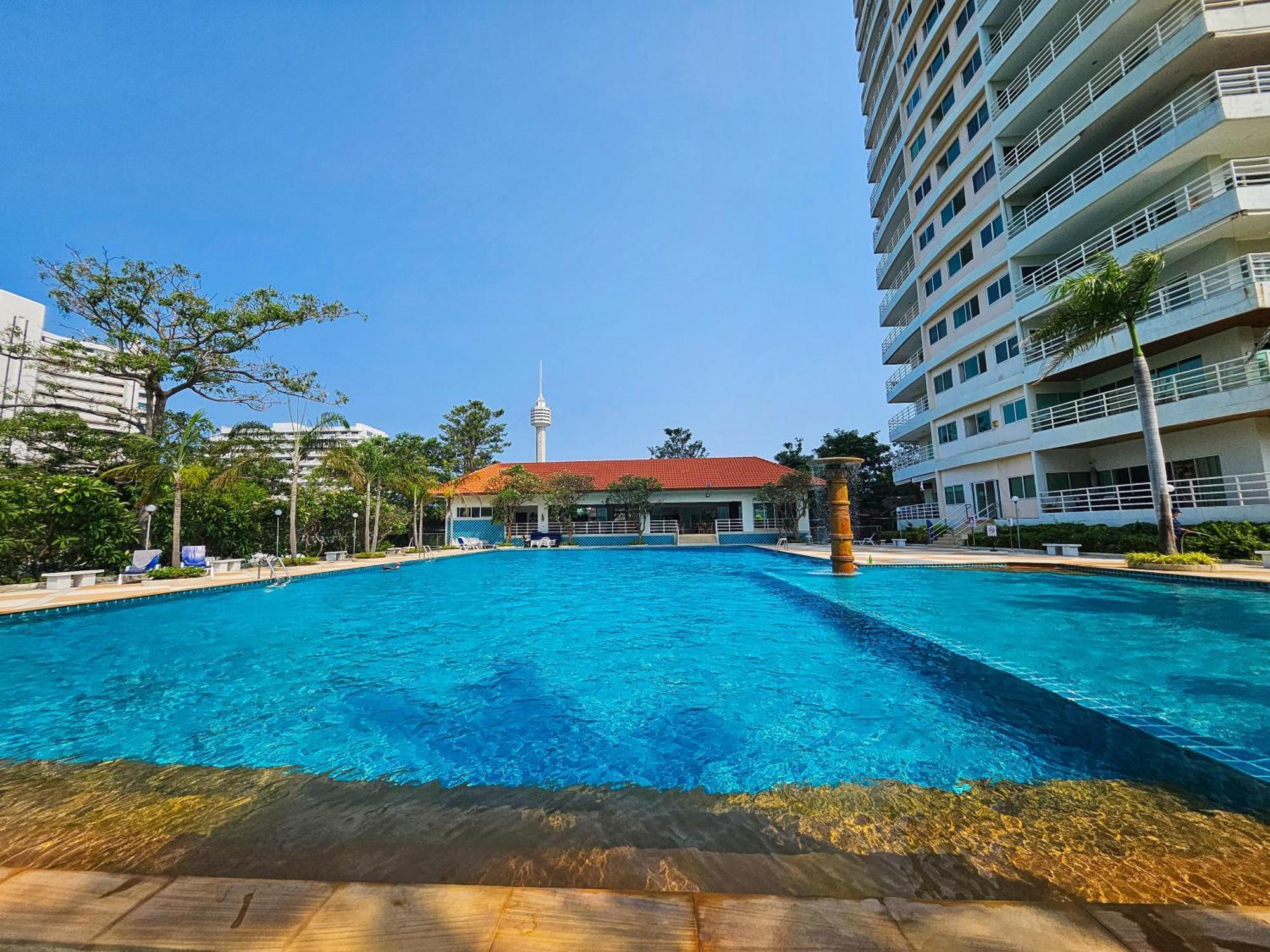 View Talay 5 Jomtien Beachfront Pattaya Exterior photo